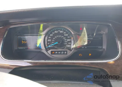 2016 Ford Taurus Limited z USA, uszkodzony, nr VIN 1FAHP2F8XGG130950